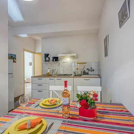 Ava Apartment